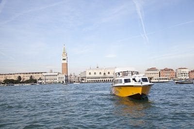 Venezia sempre più smart: presentata ‘Scossa’, battello elettrico per il trasporto pubblico in laguna