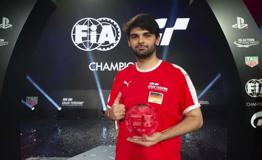 FIA GT CHAMPIONSHIP: L’ITALIA SUL PODIO DELLE FINALI EUROPEE CON IL TERZO POSTO DI GIORGIO MANGANO