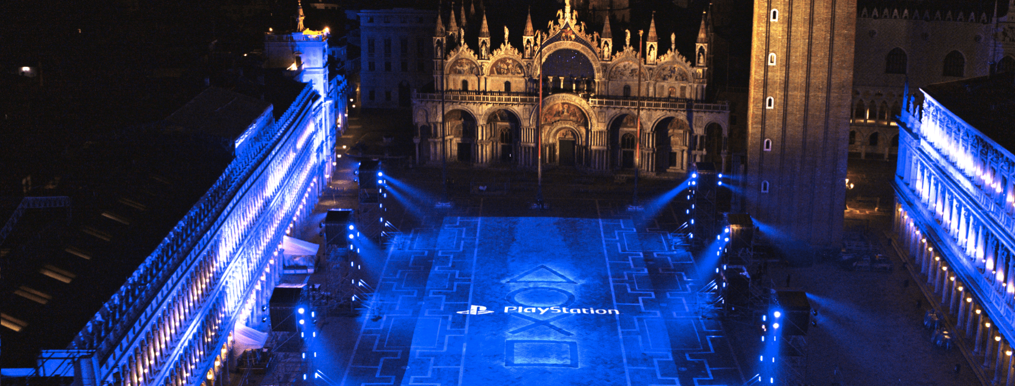 ​PlayStation illumina Piazza San Marco in occasione del lancio di PS5